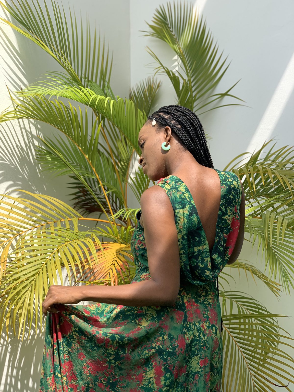 Waves of H.E.R., AFẸ́FẸ́ II among the palms